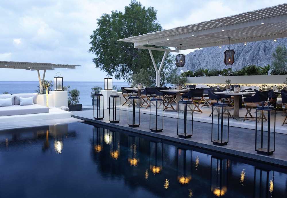 Bellonias Villas — 4-Star Luxury Hotel in Fira, Greece
