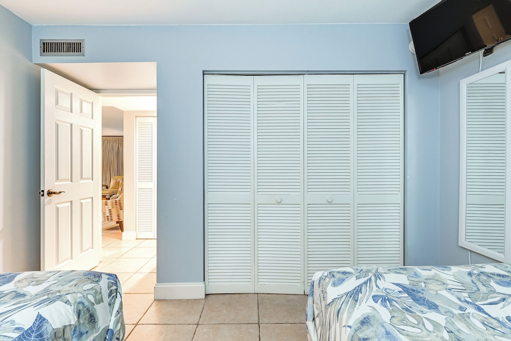 Beachy Marco Island Condo With Resort Amenities - photo 17