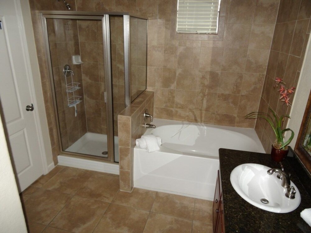 Ip60483 Bella Piazza Resort 3 Bed 3 Baths Condo - photo 9