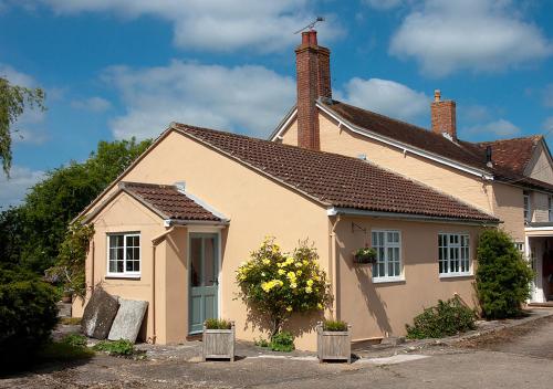 Ridge Farm Guest Wing — 4-Star Luxury Hotel in Sturminster Newton, United Kingdom