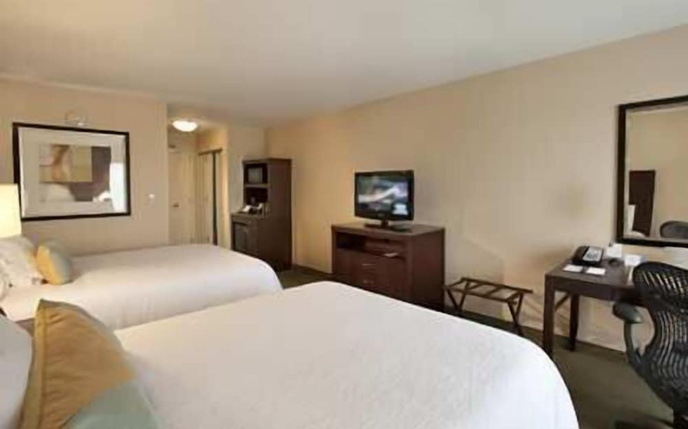 Hilton Garden Inn Mt. Laurel - photo 7