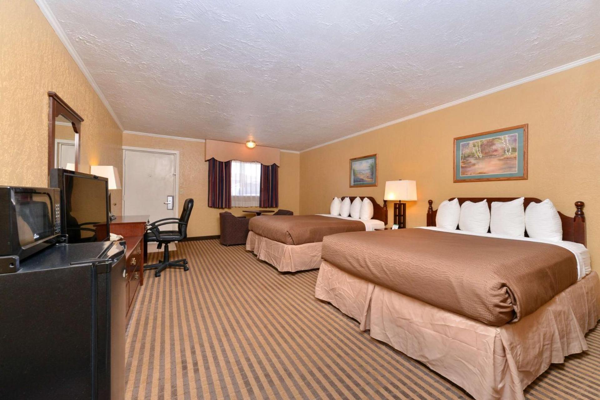Executive Plus Inn & Suites - photo 3