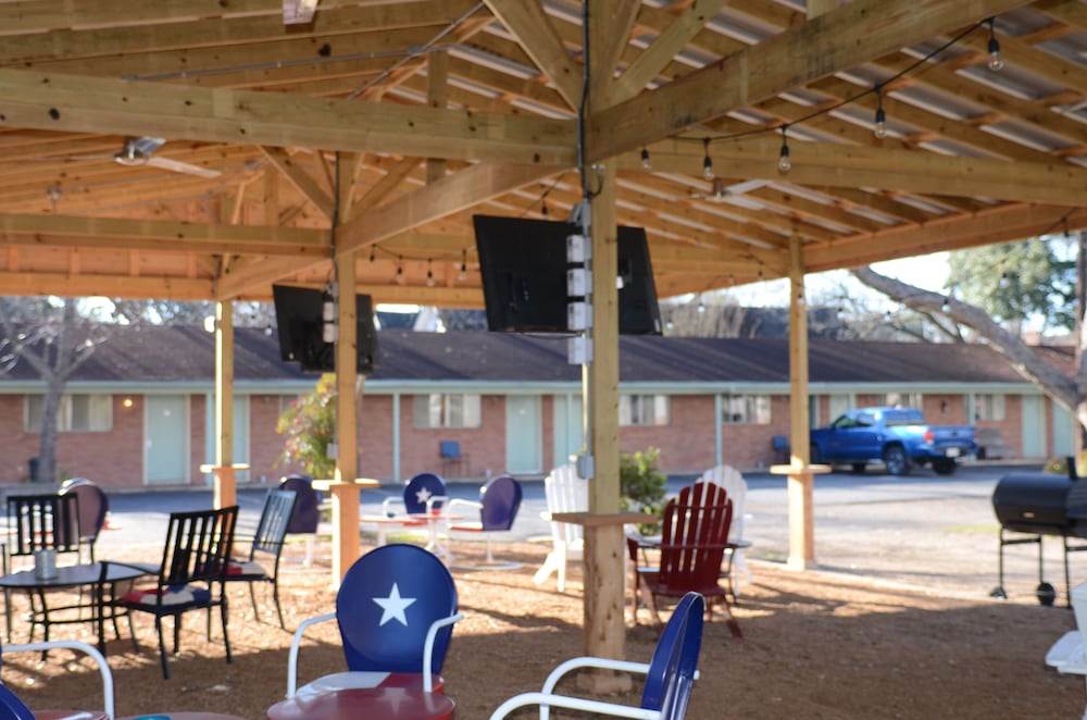 The Oak Motel - photo 36