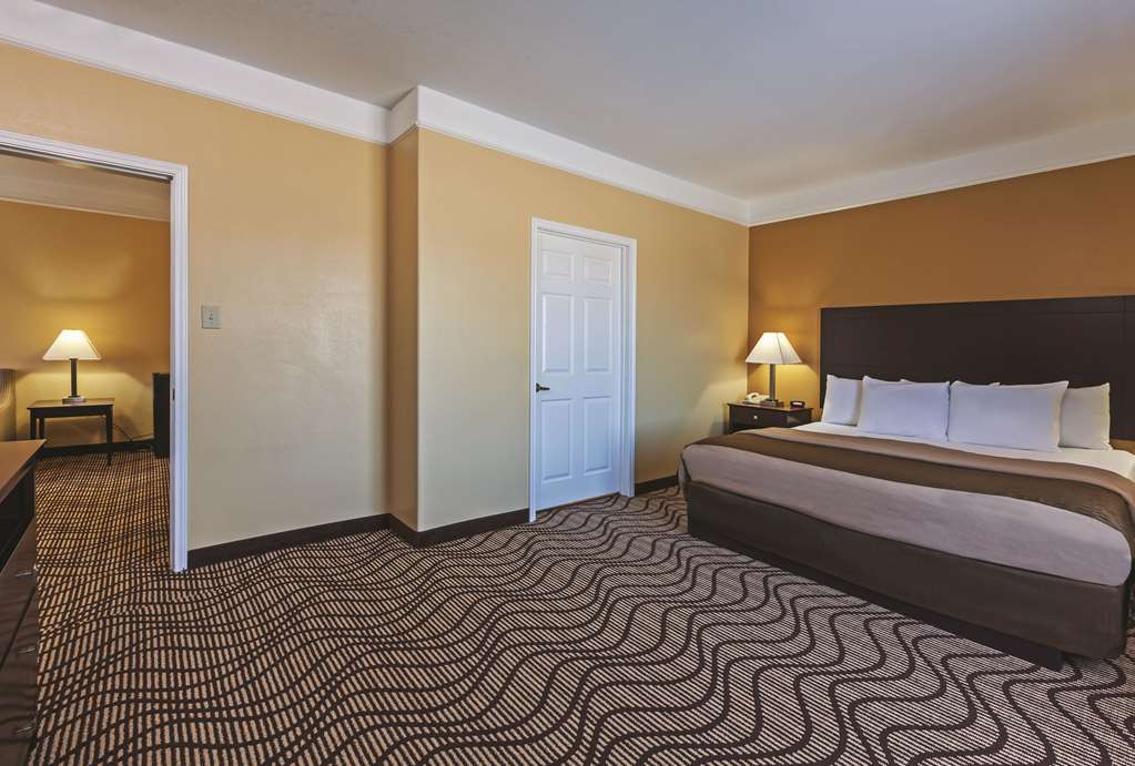 La Quinta Inn & Suites by Wyndham Angleton - photo 43