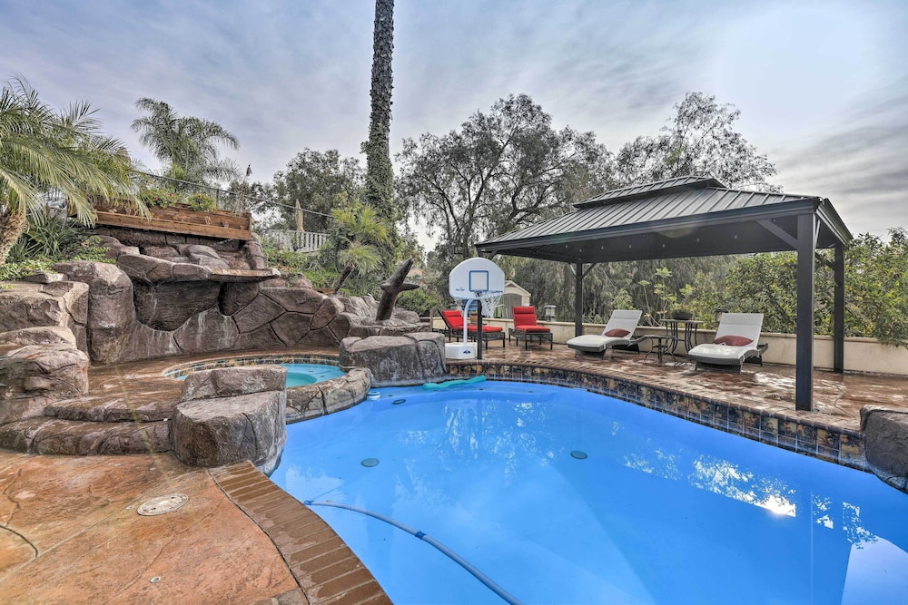 Poolside Relaxation Whitter Oasis 14 Mi To Disney — Whittier