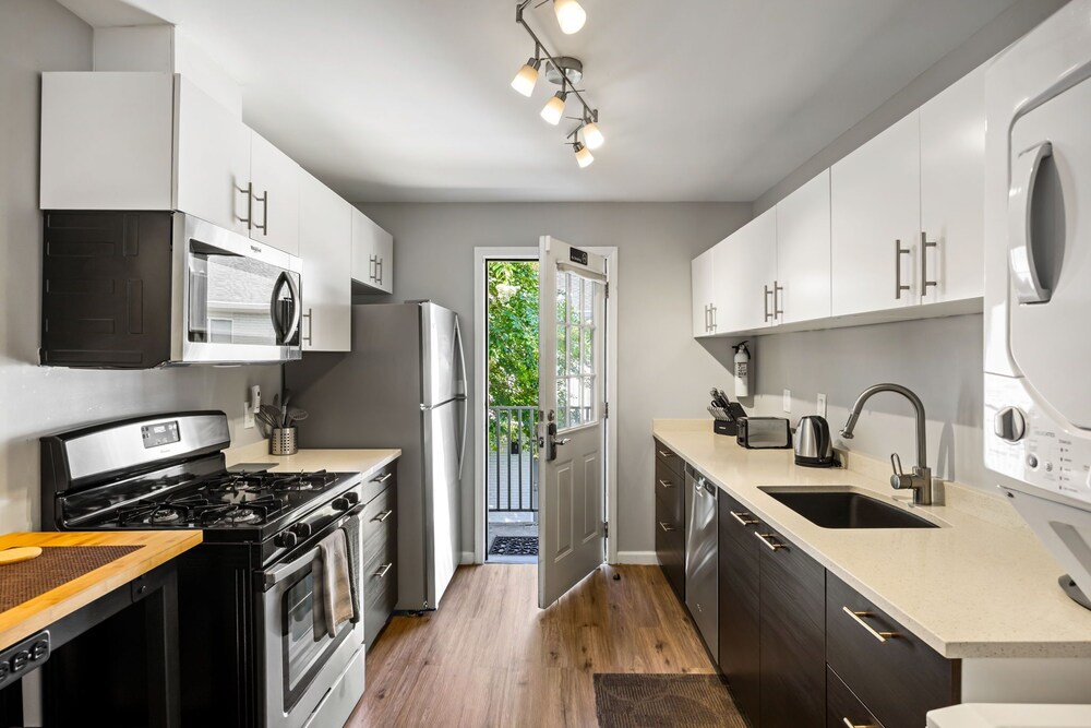 Brookwood Courtyard by BCA Furnished Apt — 4-Star Luxury Hotel in Atlanta, United States