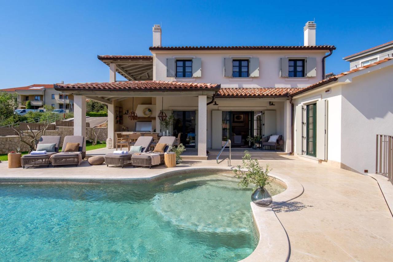 Villa Leucolea with Pool — 4-Star Luxury Hotel in Cres, Croatia