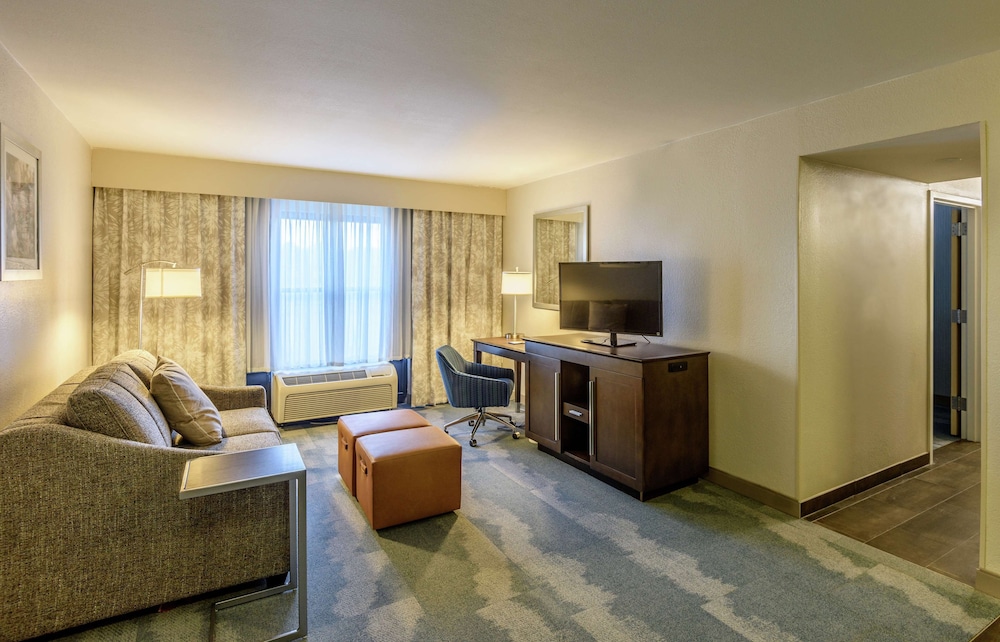 Hampton Inn & Suites Jackson Coliseum - photo 26