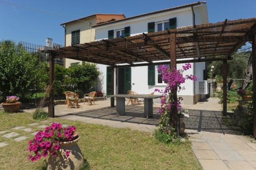 Casa Franguella Uliveto Sul Mare — 4-Star Luxury Hotel in Lavagna, Italy