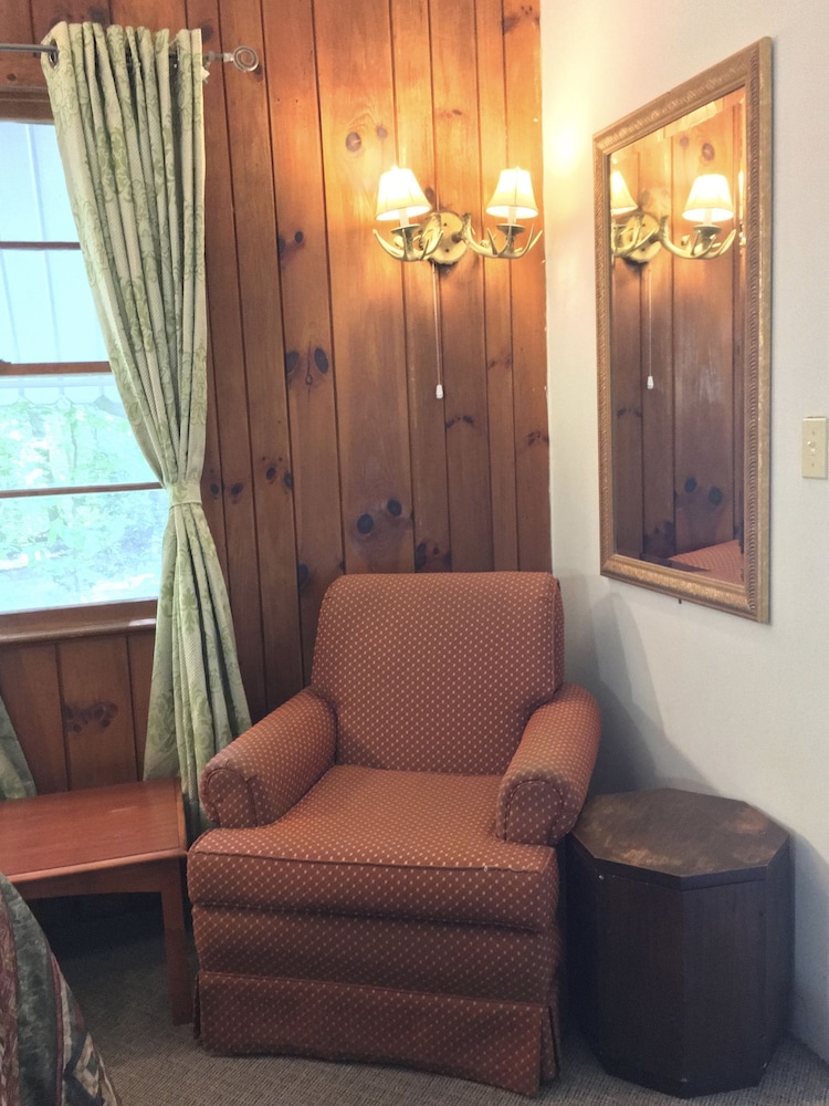 CedarWood Inn - photo 20