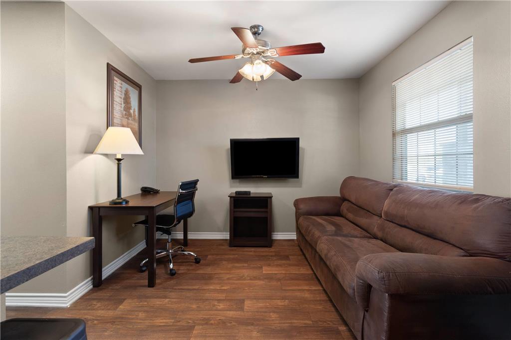 Eagle's Den Suites Carrizo Springs a Travelodge by Wyndham - photo 10