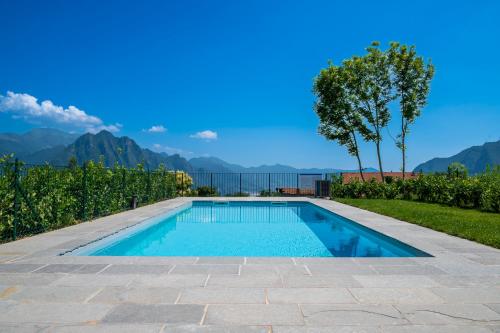 Italian Vacation Homes Lakeview Heaven Retreat — 4-Star Luxury Hotel in Solto Collina, Italy