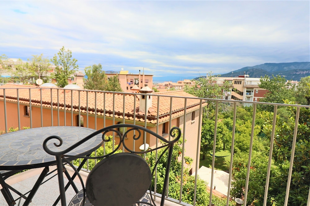 Benny House — 4-Star Luxury Hotel in Sorrento, Italy