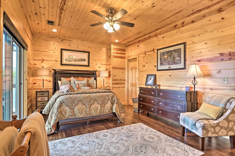 Woodsy Retreat with Fire Pit And Resort Amenities - photo 6