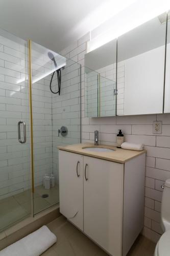 East Village Escape with 3BD 2BA near Tompkins Square Park - photo 11