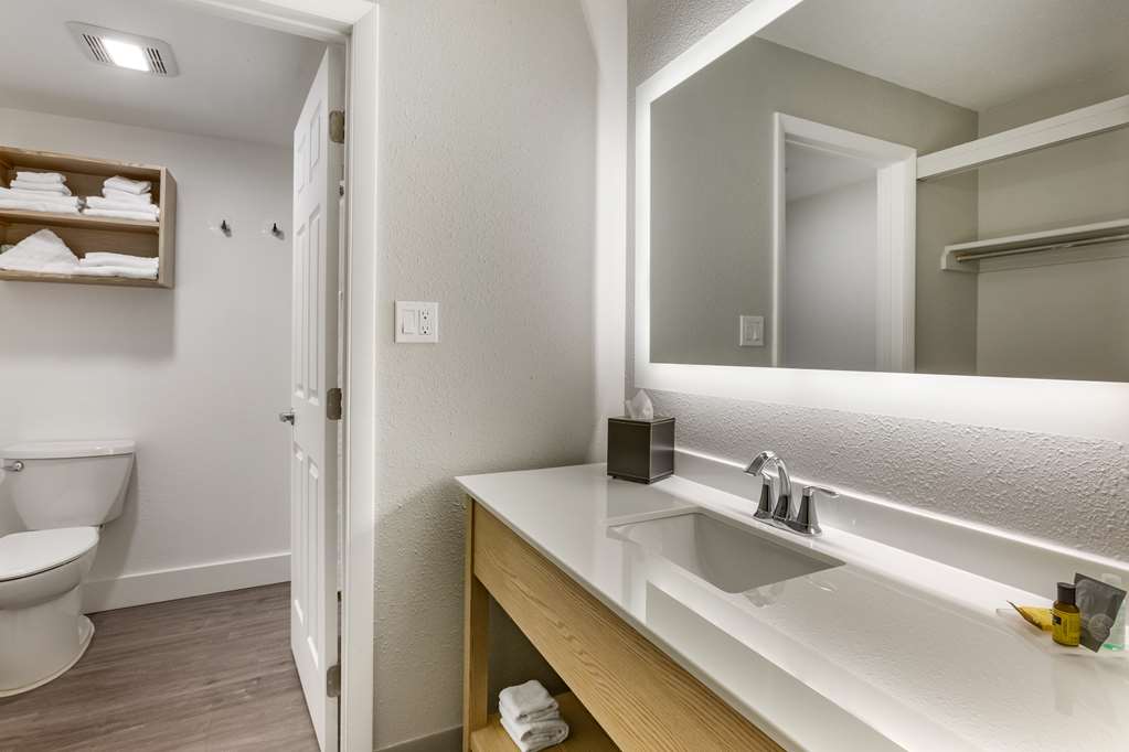 Best Western Plus Butte Plaza Inn - photo 32