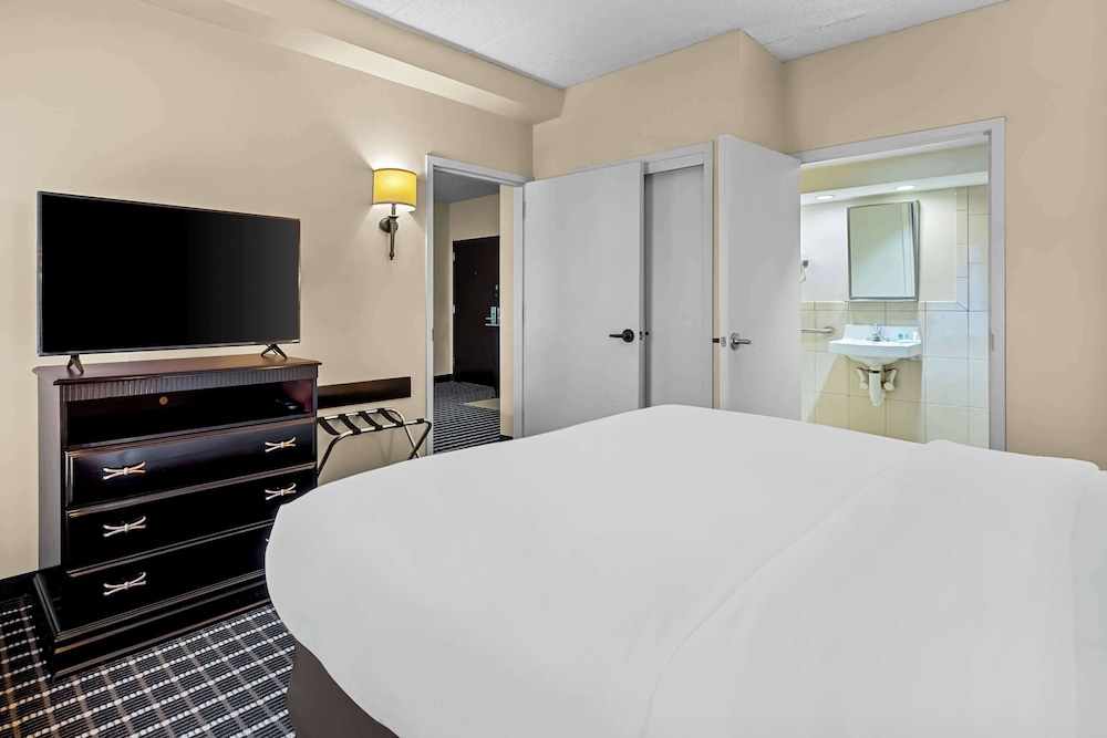 Comfort Inn & Suites Somerset New Brunswick - photo 25
