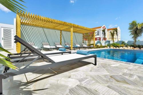 Turtles Place with Communal Pool — 4-Star Luxury Hotel in Kralendijk, Bonaire, Sint Eustatius and Saba