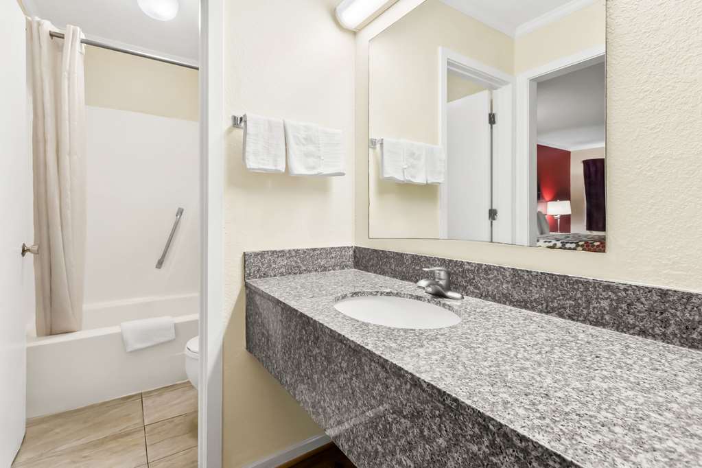 Econo Lodge St. George - photo 19