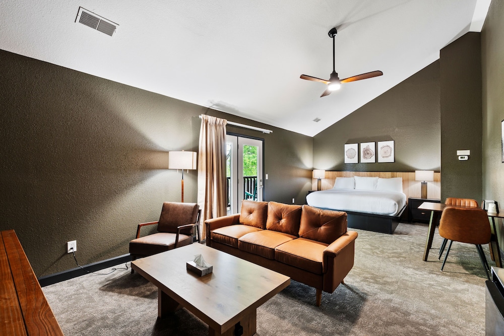 Tremont Lodge & Resort - photo 113
