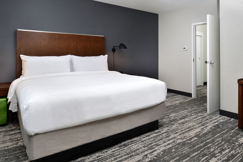 Four Points by Sheraton Omaha Midtown - photo 7