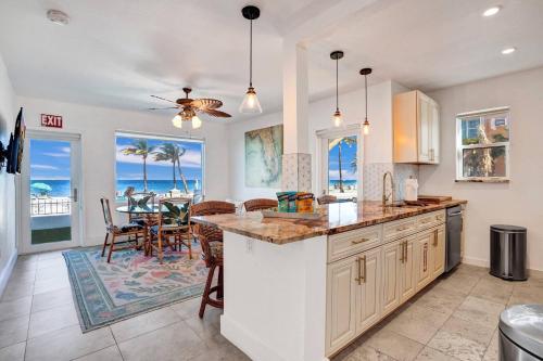 Sunset Oceanfront Retreat - carbon neutral hotel in Hollywood