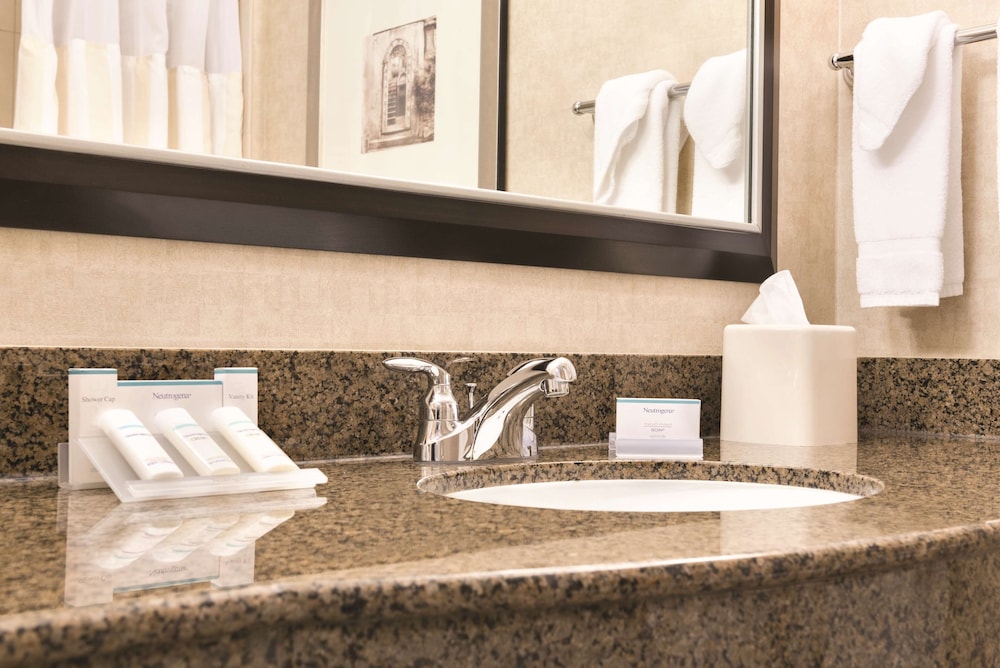 Hilton Garden Inn Fargo - photo 38