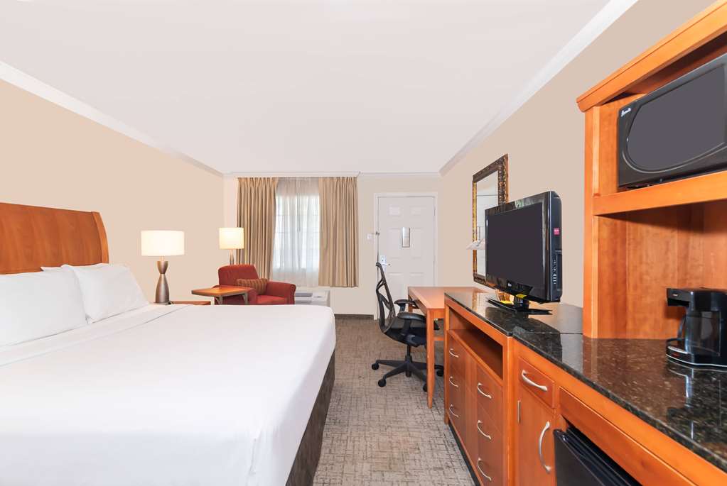 Baymont by Wyndham Beaumont - photo 10