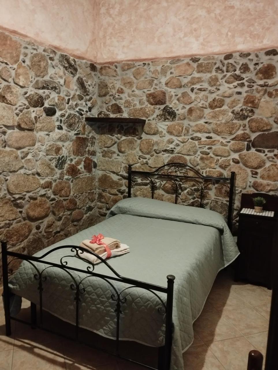 Casa vacanza da Rosy — 4-Star Luxury Hotel in Gonnosfanadiga, Italy