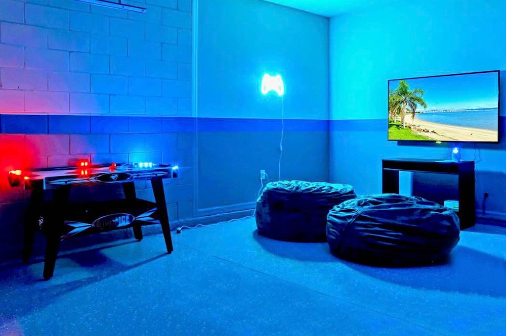 Upstay Windsor Island Resort Home w Pool Spa BBQ - photo 4