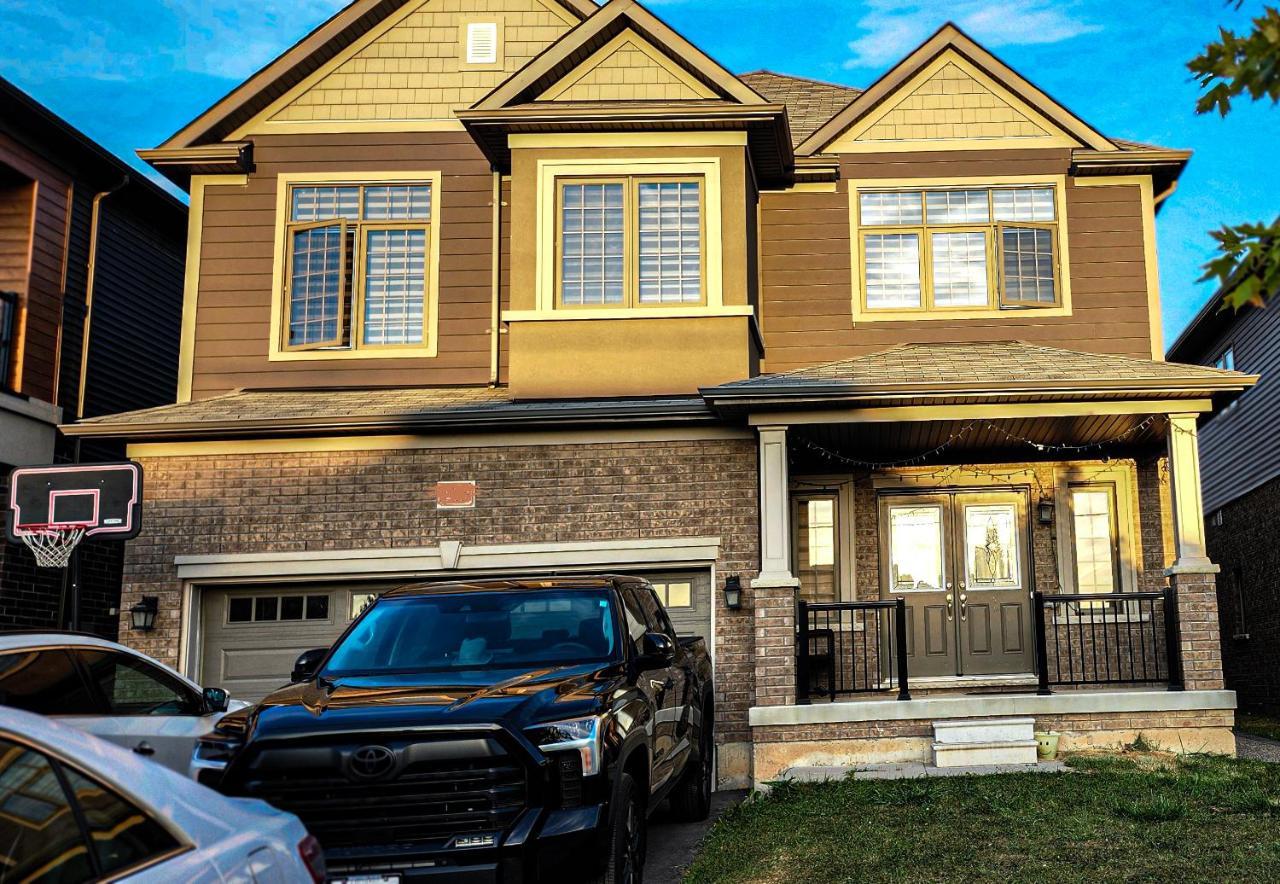 Garden Avenue Homes Free Parking — 4-Star Luxury Hotel in Brantford, Canada