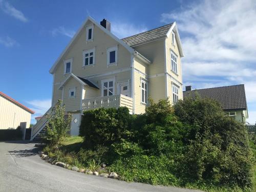 Leilighet i villa med parkering nær sentrum 4 soverom — 4-Star Luxury Hotel in Stavanger, Norway