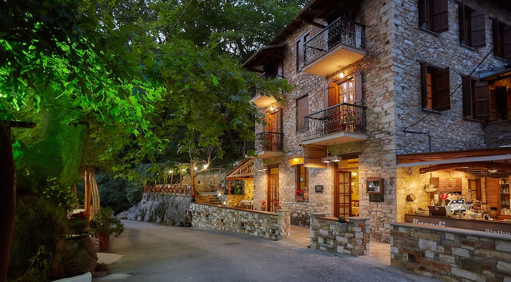 Palios Stathmos in Portaria, Greece