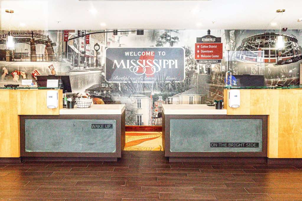 La Quinta Inn & Suites by Wyndham Starkville at MSU - photo 5