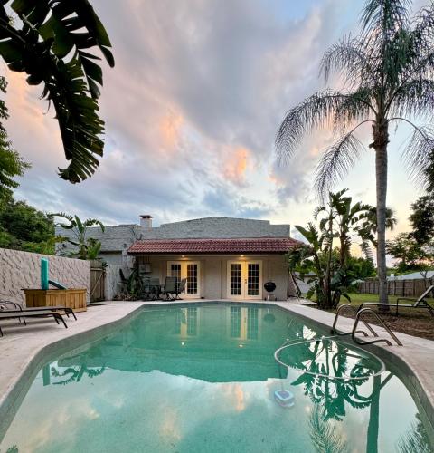 Casa Antigua — 4-Star Luxury Hotel in Cocoa, United States
