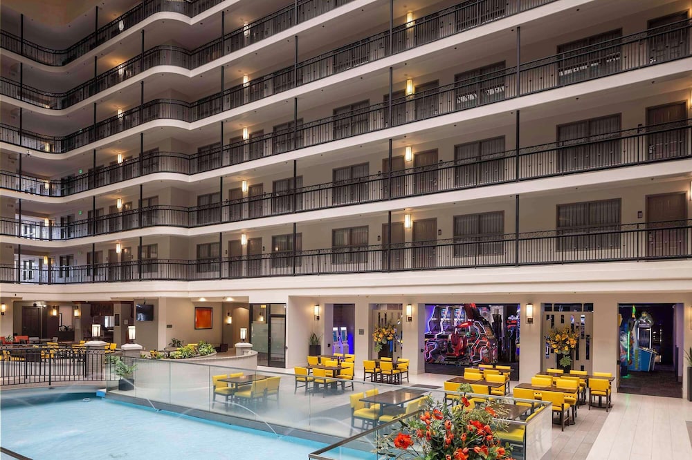 Embassy Suites by Hilton Anaheim North - photo 28