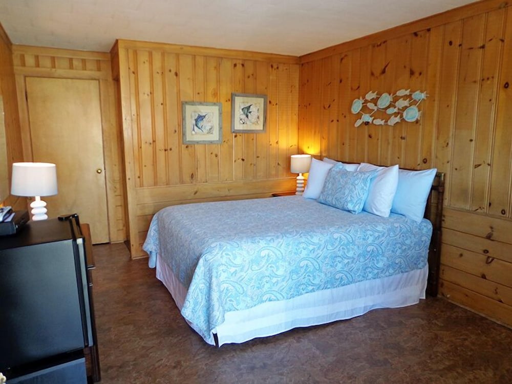 Town & Beach Motel - photo 13