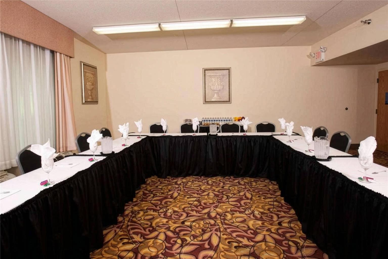 Pittsburgh Airport Inn and Suites - photo 17