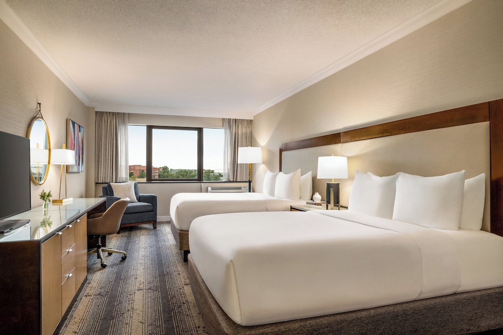 Crowne Plaza Edison by IHG - photo 8