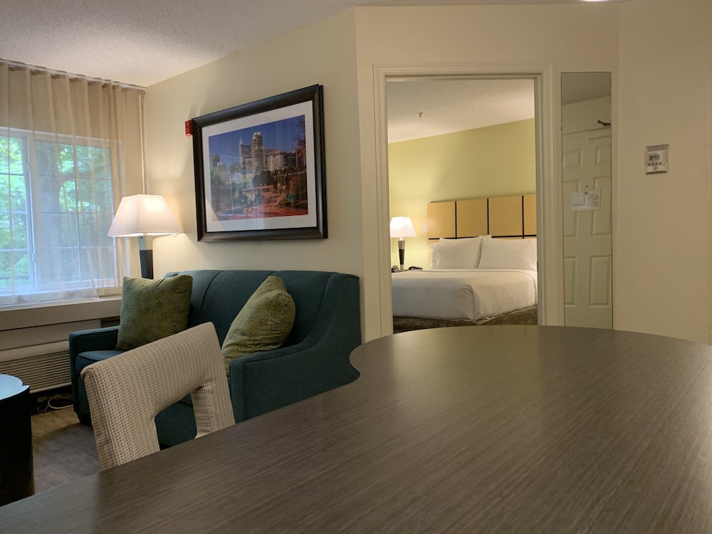 Candlewood Suites Raleigh Crabtree by IHG - photo 16