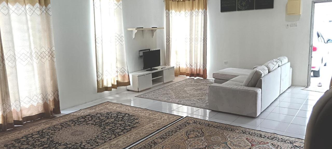 Mas Homestay — 4-Star Luxury Hotel in Jenjarum, Malaysia