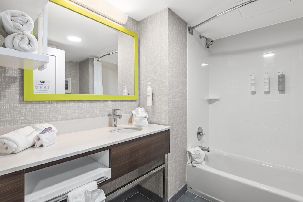 Hampton Inn Columbus North - photo 40