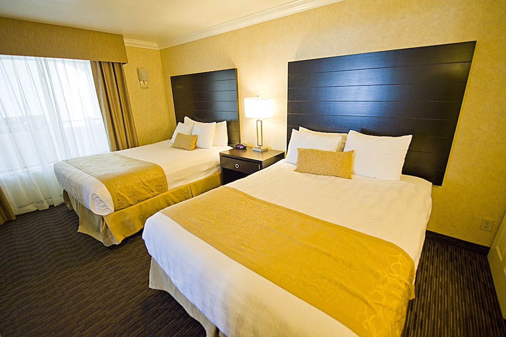 Hotel d Lins Ontario Airport - photo 18