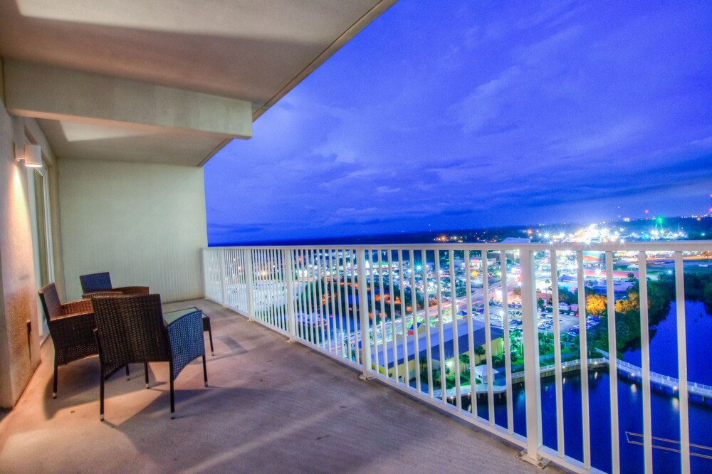 Laketown Wharf Resort by Aneliya's Rentals - photo 879