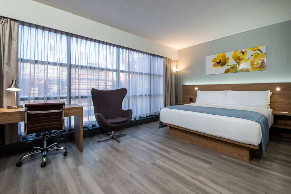 Wingate by Wyndham Long Island City - photo 9