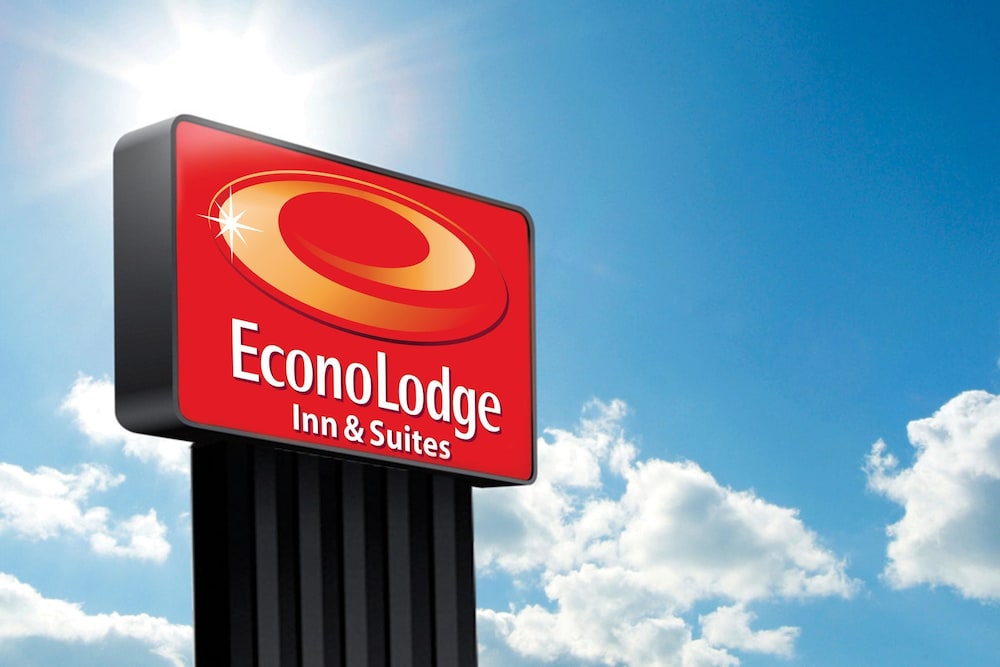 Econo Lodge Inn & Suites Heavenly Village Area - photo 36