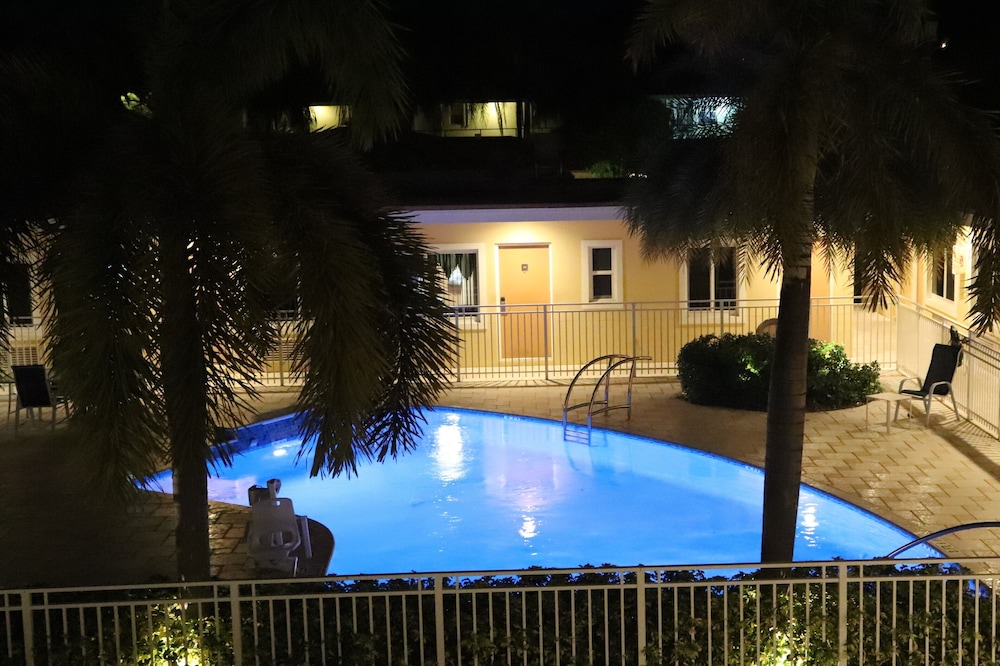 Curtis Inn & Suites - photo 39