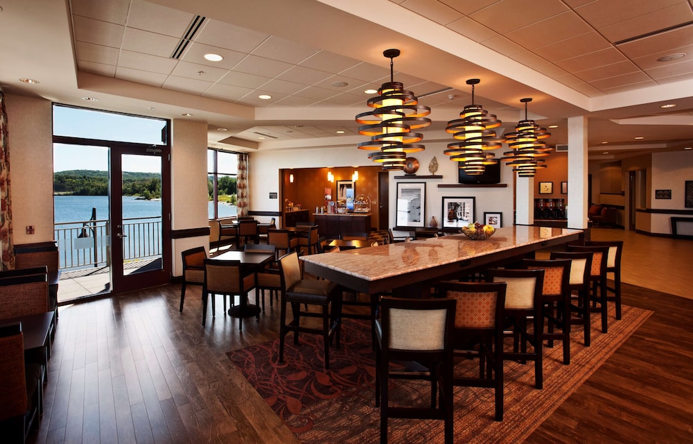 Hampton Inn Marquette Waterfront - photo 2