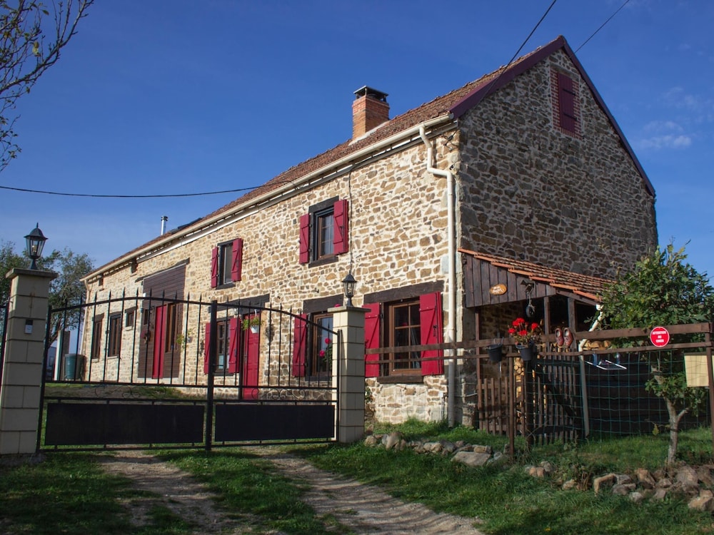 Cottage in Auvergne Near Cascade Gour — 4-Star Luxury Hotel in Pionsat, France