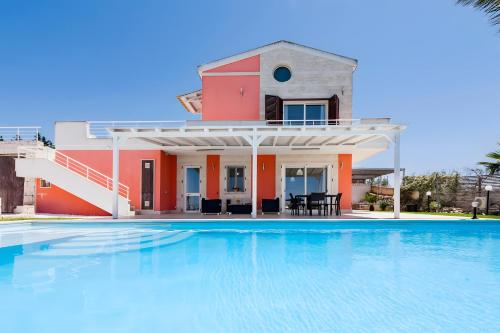 Villa Marigù con spa e piscina — 4-Star Luxury Hotel in Scicli, Italy